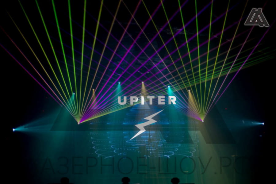 Лучевое лазерное шоу в клубе
