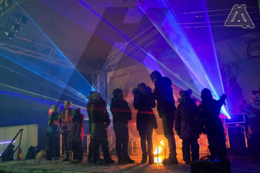 Лучевое лазерное шоу на фестивале